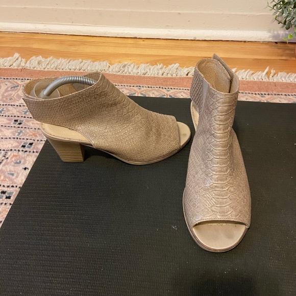 Gladiator Style Sandals - Picture 2 of 4